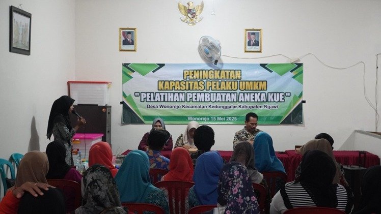 Pelatihan Pembuatan Aneka Kue Sebagai Upaya Peningkatan Kapasitas Pelaku UMKM Desa Wonorejo