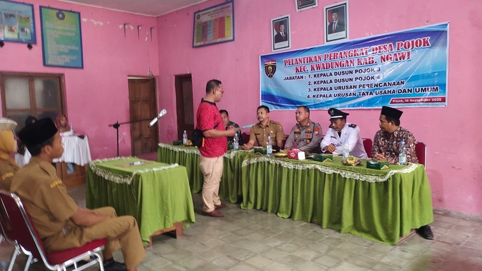 Pelantikan Perangkat Desa Pojok Diwarnai Protes Warga dan Sempat Terhenti