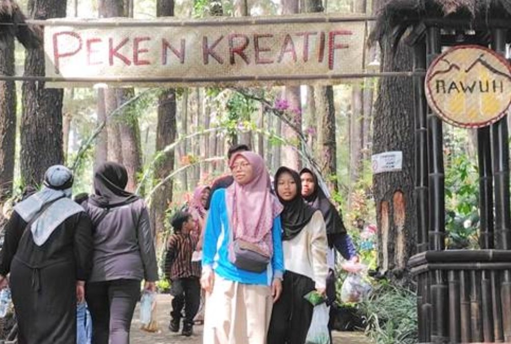 Suasana Tempo Dulu Hadir di Tengah Hutan Pinus Seloondo Lewat Peken Kreatif