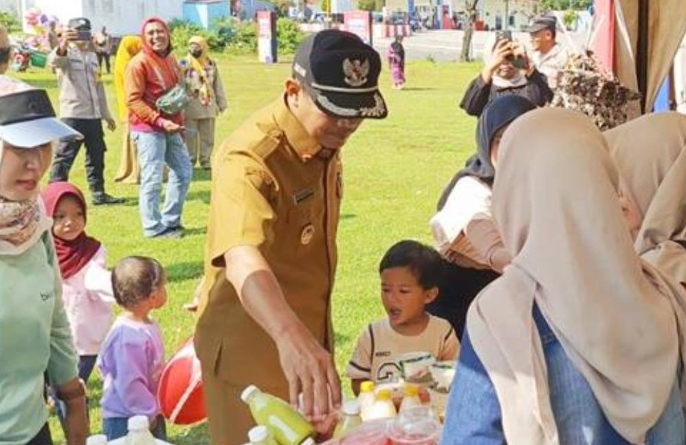 Pemkab Ngawi Gelar Operasi Pasar Murah di Desa Dadapan Warga Sambut Antusias.